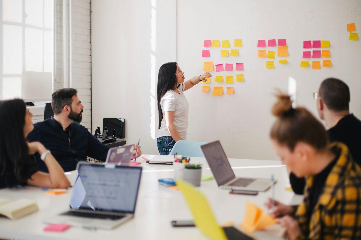 El Papel Crucial de las Arquitecturas de Datos: Clave para la Eficiencia, la Toma de Decisiones y la Adopción de la Inteligencia Artificial